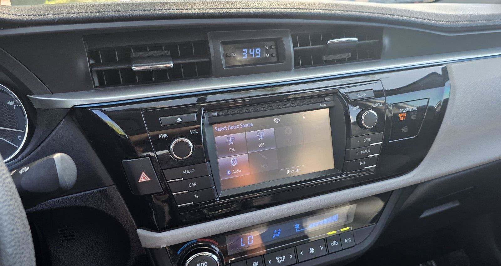 Used 2015 Toyota Corolla LE FWD image 18