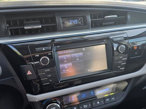 Used 2015 Toyota Corolla LE FWD image 18