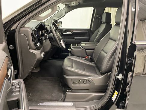 Used 2025 GMC Sierra 1500 SLT AWD/4WD image 14