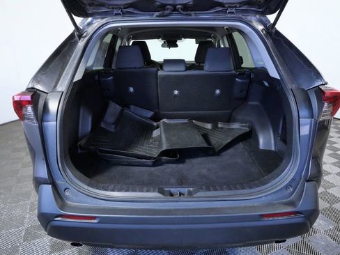 Used 2019 Toyota RAV4 LE image 10