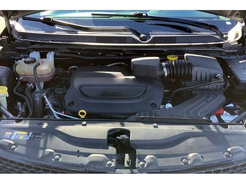 Used 2022 Chrysler Voyager LX FWD image 12