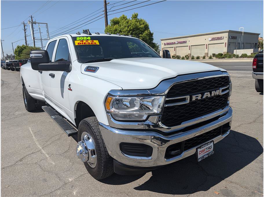 Used 2024 RAM 3500 Tradesman w/ Chrome Appearance Group AWD/4WD image 3