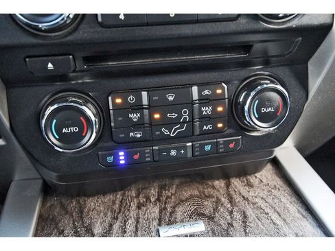 Used 2018 Ford F250 Lariat w/ Lariat Ultimate Package AWD/4WD image 30
