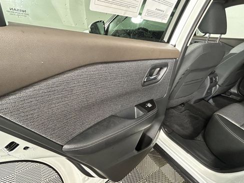 Certified 2022 Nissan Rogue SV image 15