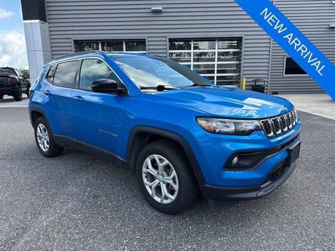 Used 2024 Jeep Compass Latitude AWD/4WD image 1