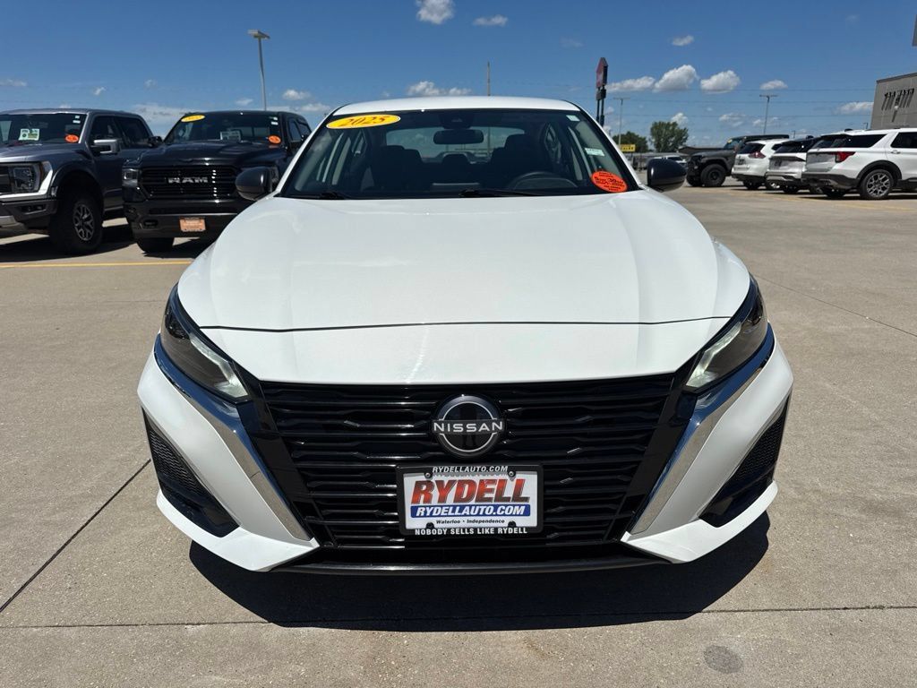 Used 2025 Nissan Altima 2.5 SV FWD image 25