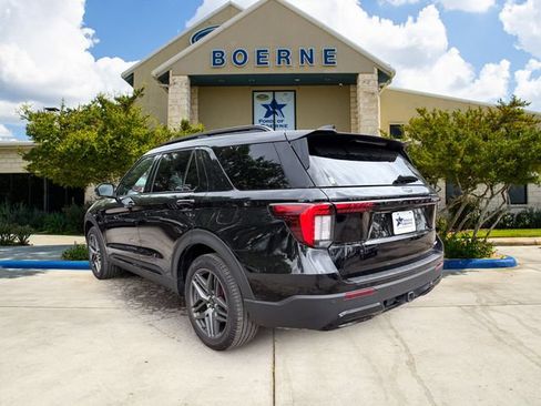 Used 2025 Ford Explorer ST-Line w/ ST-Line Street Pack AWD/4WD image 3