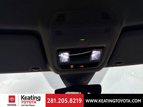 Used 2025 Volkswagen Atlas SE image 22