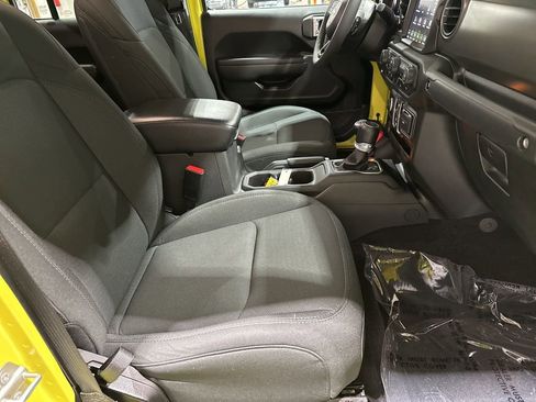 Used 2023 Jeep Gladiator Willys image 17