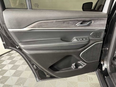 Used 2021 Jeep Grand Cherokee L Limited image 27