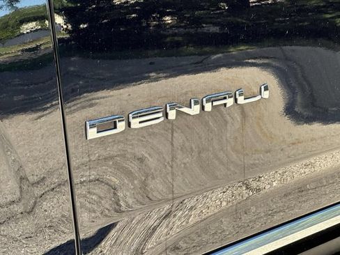 Used 2022 GMC Yukon XL Denali w/ Denali Premium Package AWD/4WD image 15