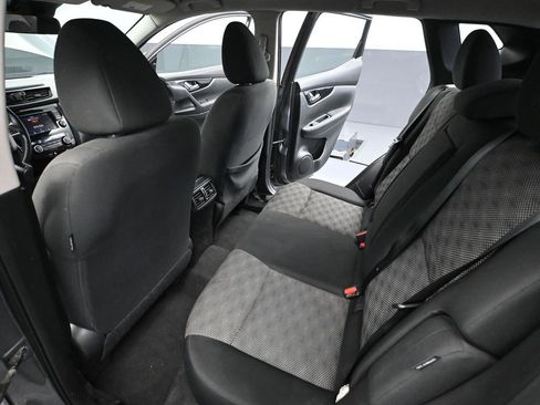 Used 2021 Nissan Rogue Sport SV image 37