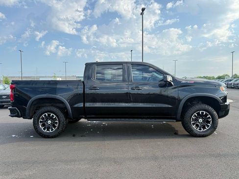 Used 2022 Chevrolet Silverado 1500 ZR2 w/ Technology Package AWD/4WD image 4
