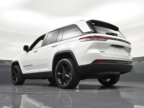 Used 2024 Jeep Grand Cherokee Limited w/ Black Appearance Package AWD/4WD image 25