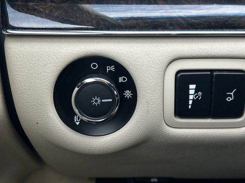 Used 2013 Lincoln MKT EcoBoost image 22