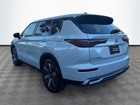 New 2026 Mitsubishi Outlander SE image 7