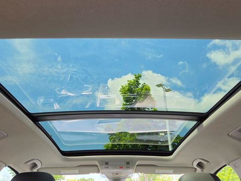 Certified 2023 Volkswagen Tiguan SE w/ Panoramic Sunroof Package FWD image 62
