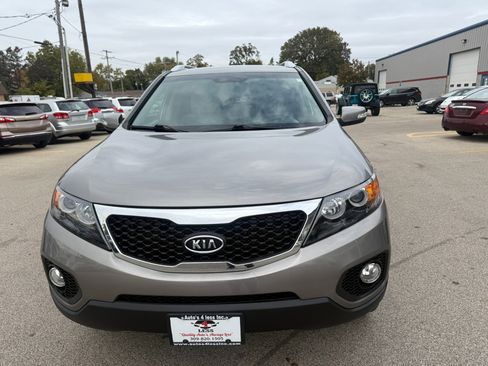Used 2011 Kia Sorento LX w/ Convenience Pkg image 4