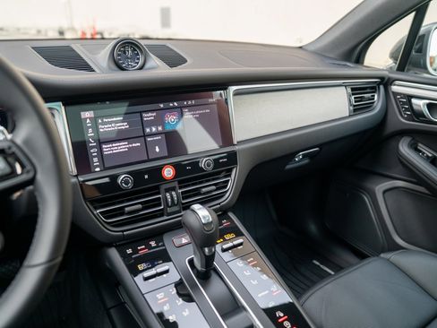 Certified 2026 Porsche Macan Turbo AWD/4WD image 16