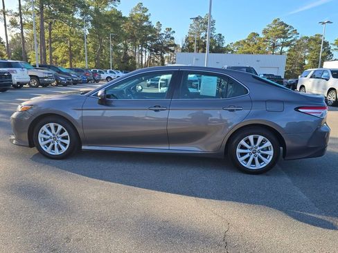 Used 2019 Toyota Camry LE image 2