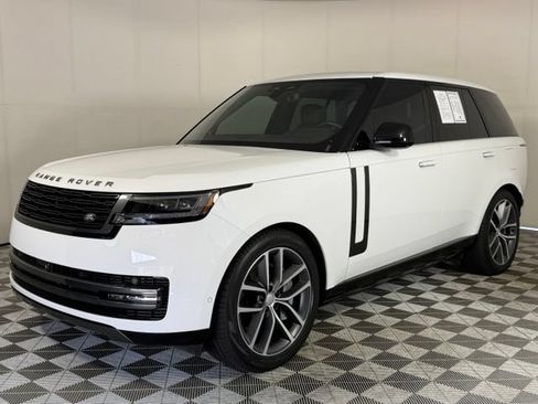 Used 2025 Land Rover Range Rover SE AWD/4WD image 2