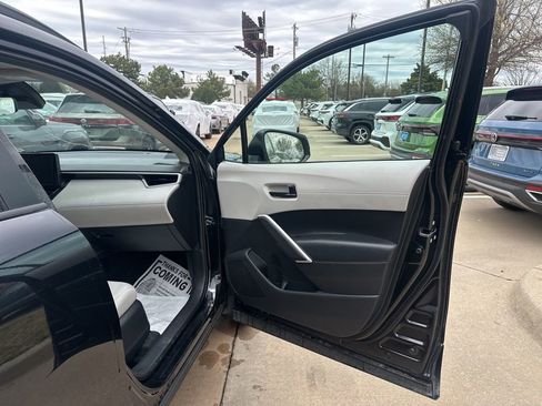 Used 2025 Toyota Corolla Cross LE w/ Moonroof Package FWD image 19
