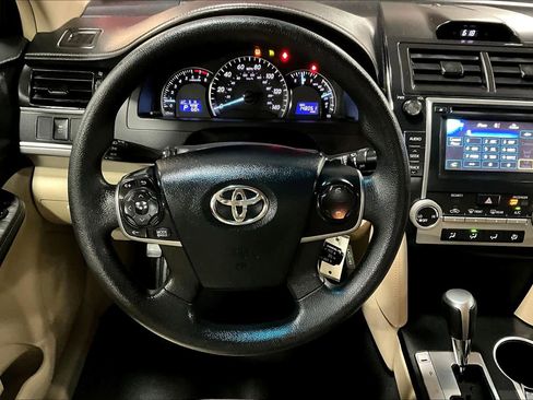 Used 2013 Toyota Camry LE image 5