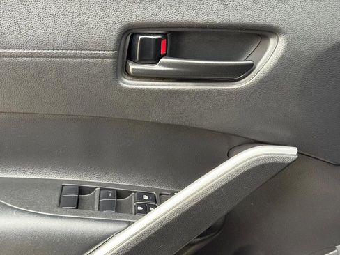 Used 2022 Toyota Corolla Cross LE image 26