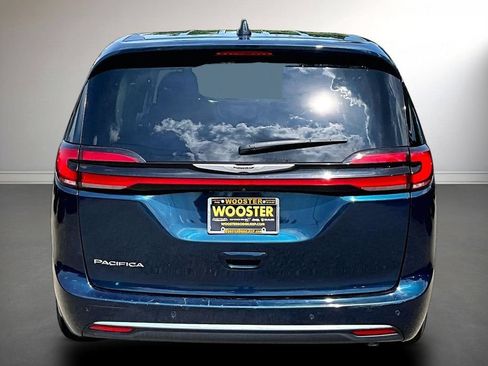 Used 2023 Chrysler Pacifica Touring-L FWD image 6