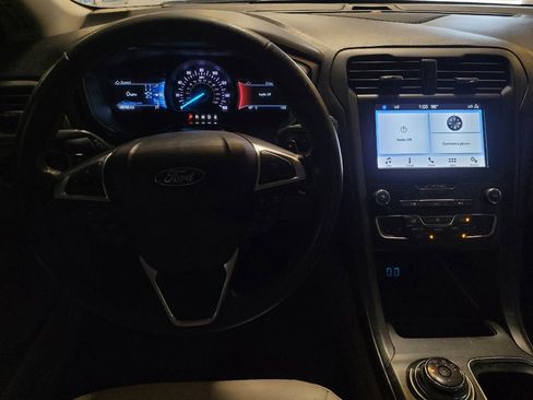 Used 2019 Ford Fusion SEL FWD image 22