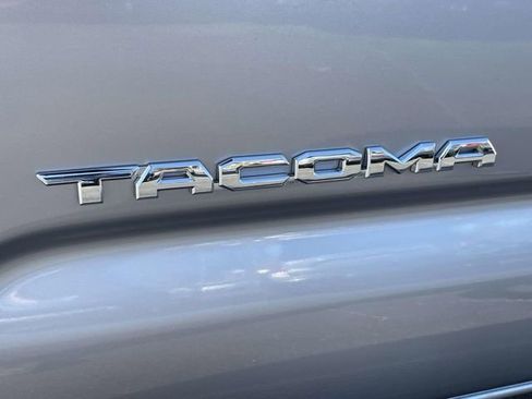 Used 2023 Toyota Tacoma TRD Sport w/ Technology Package image 9