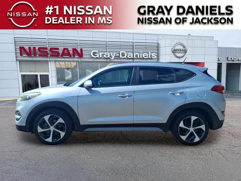 Used 2017 Hyundai Tucson Sport FWD image 4
