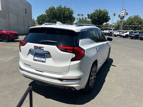 Used 2018 GMC Terrain Denali w/ Comfort Package FWD image 3
