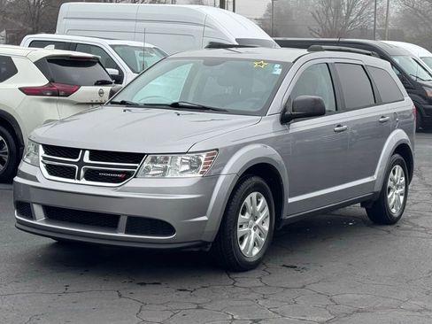 Used 2017 Dodge Journey SE image 2