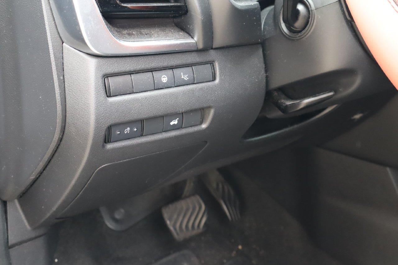 Used 2021 Nissan Rogue Platinum FWD image 23