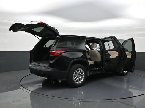 Used 2023 Chevrolet Traverse LS FWD image 5