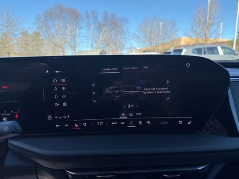 New 2025 Audi SQ5 Prestige image 18