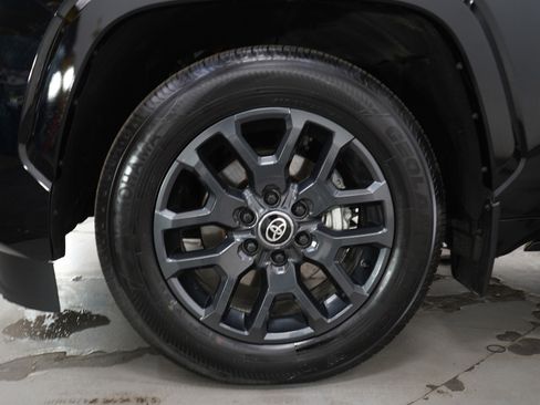 Used 2025 Toyota Sequoia Platinum image 38