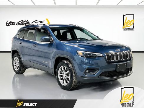 Used 2019 Jeep Cherokee Latitude Plus w/ Comfort/Convenience Group image 3