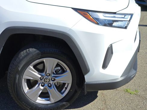 Used 2025 Toyota RAV4 XLE AWD/4WD image 9