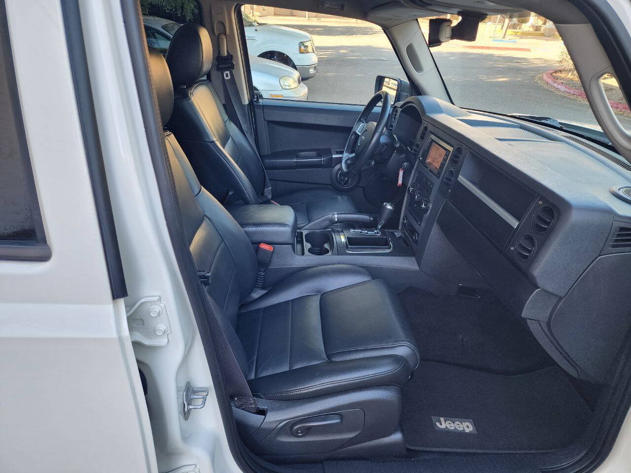 Used 2010 Jeep Commander Sport w/ Sun/Sound Group RWD image 11