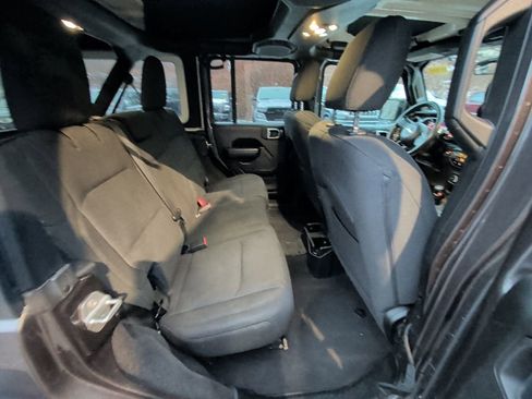 Used 2021 Jeep Wrangler Unlimited Sport image 17