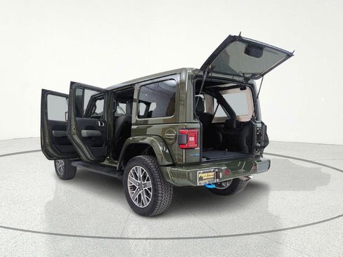 Used 2024 Jeep Wrangler High Altitude image 16