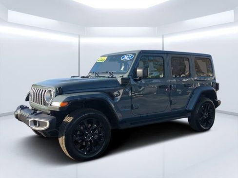 Used 2025 Jeep Wrangler Sahara 4xe image 7