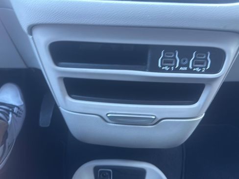 Used 2024 Chrysler Pacifica Touring-L image 26