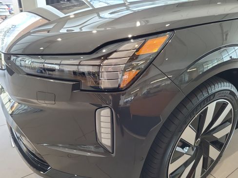 New 2025 Volvo EX90 Ultra w/ Protection Package Premier image 5