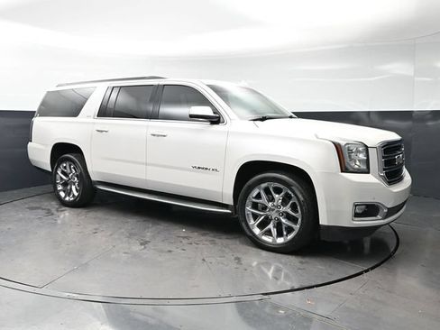 Used 2018 GMC Yukon XL SLT w/ Open Road Package AWD/4WD image 3
