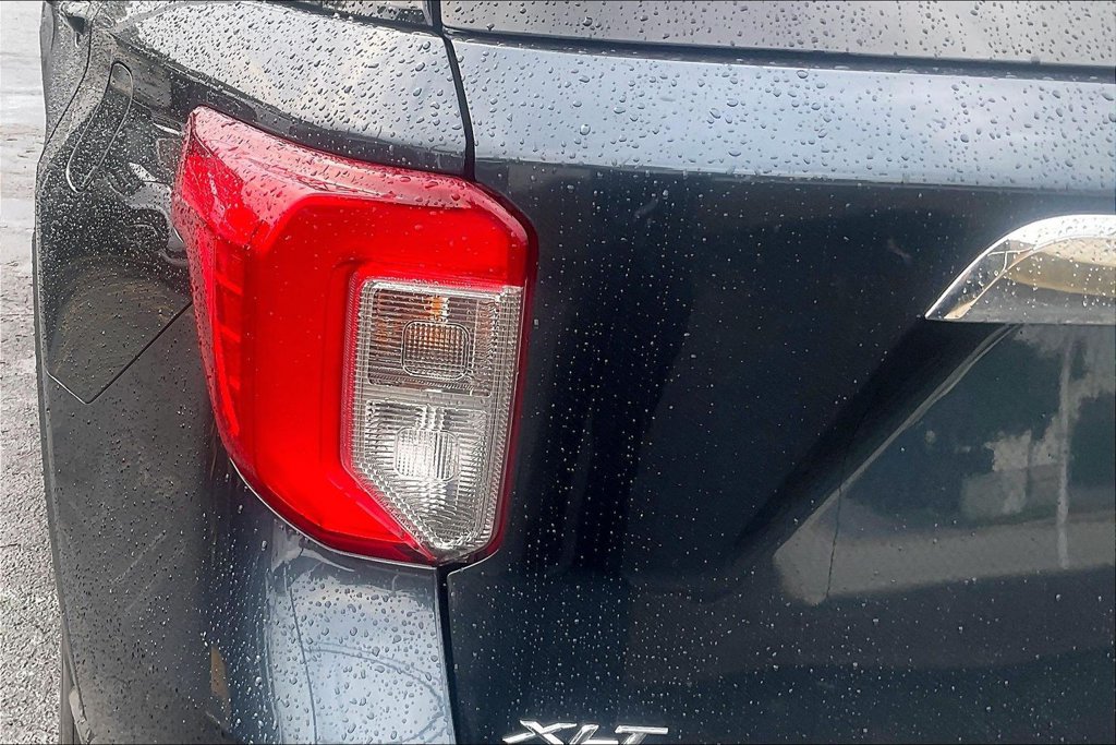 Used 2024 Ford Explorer XLT w/ Equipment Group 202A AWD/4WD image 30
