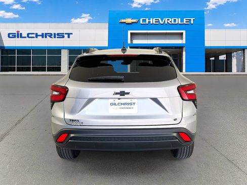 New 2026 Chevrolet Trax LT w/ Midnight Edition FWD image 7