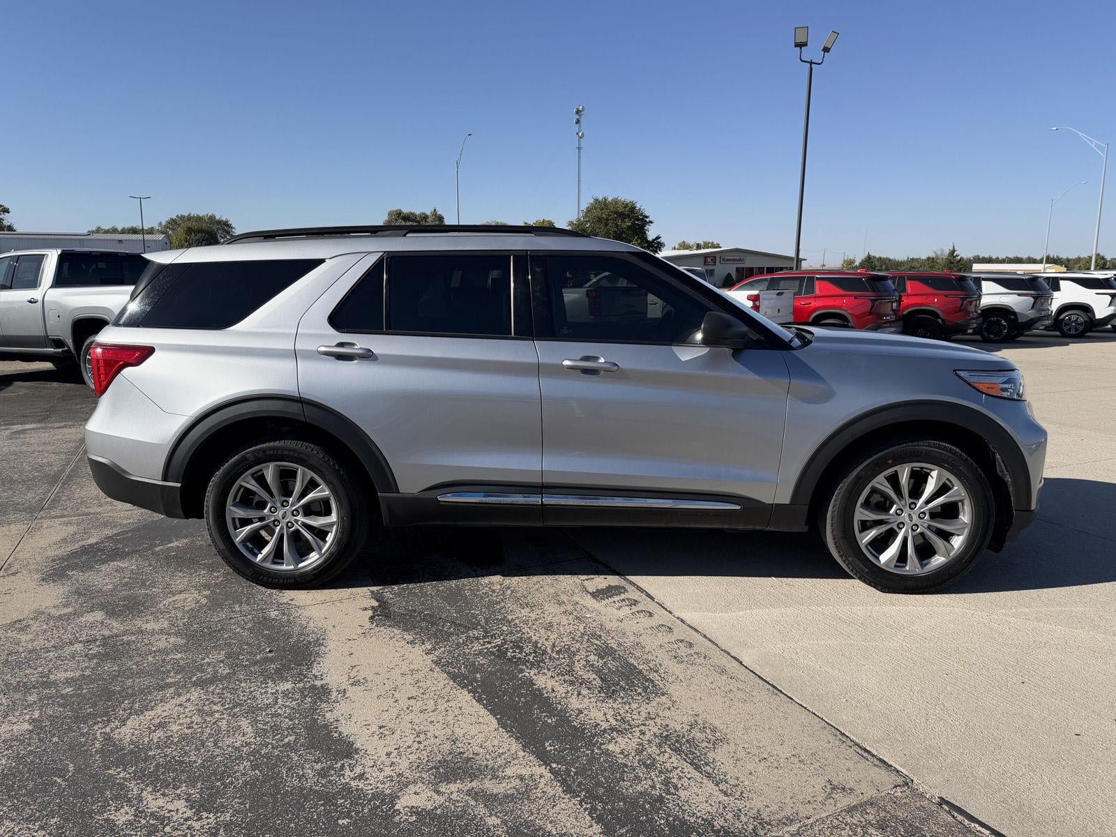 Used 2023 Ford Explorer XLT w/ Equipment Group 202A AWD/4WD image 4
